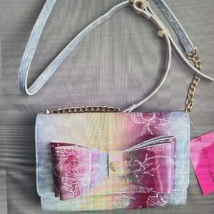 NWT Betsey Johnson Crossbody Wallet Multicolored With A Beatiful Bow